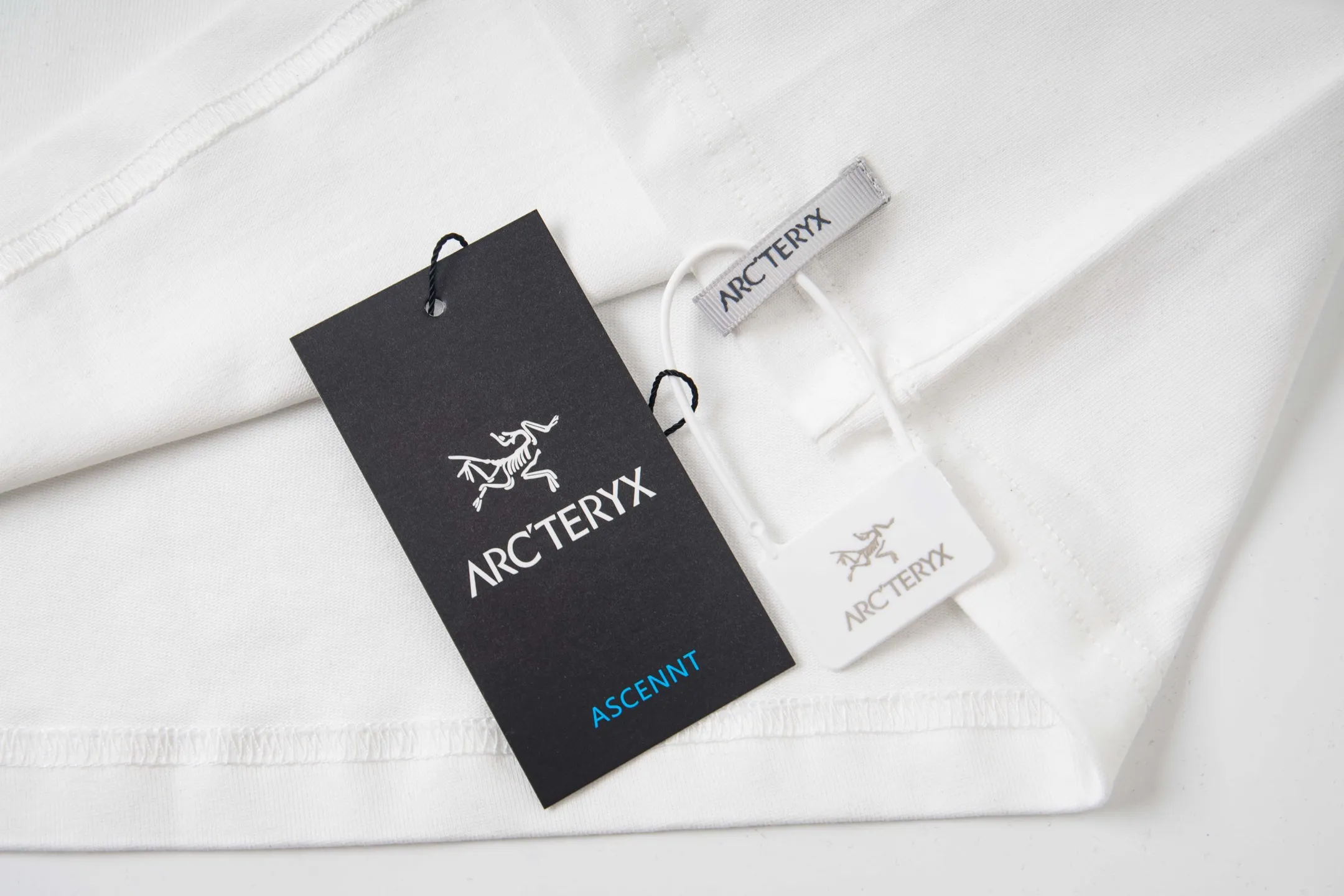ARC'TERYX 25 Same Style ： ：White Black SIZE：XS-L